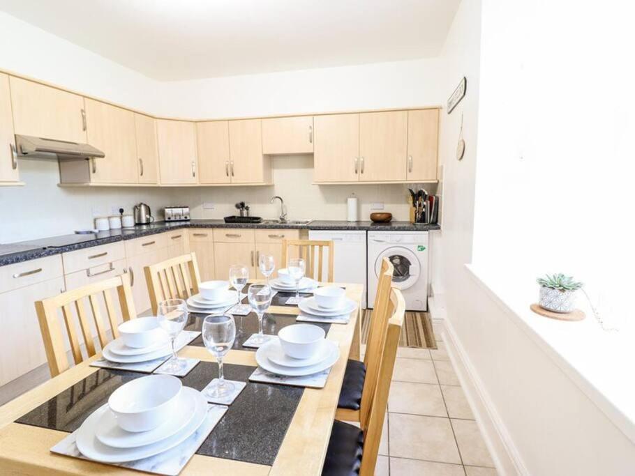Harlech/Huge Three Bedroom/Best Location 란베드르 외부 사진