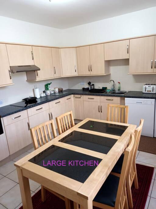 Harlech/Huge Three Bedroom/Best Location 란베드르 외부 사진